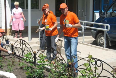 В Луганской области в рамках социальной акции «Оранж День» волонтеры помогли областному госпиталю инвалидов