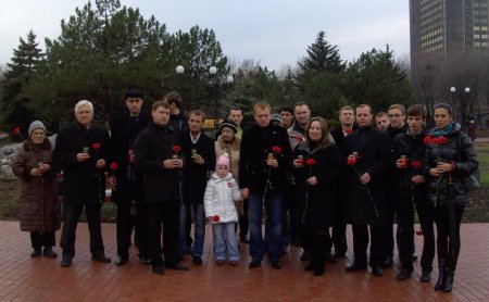 Луганский «Фронт Змін» почтил память погибших от Голодомора