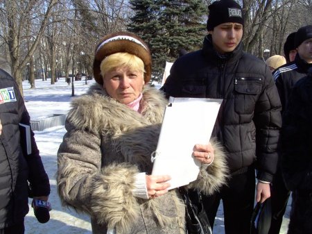 В Луганской области митинг протеста убедил власть искать копромисс