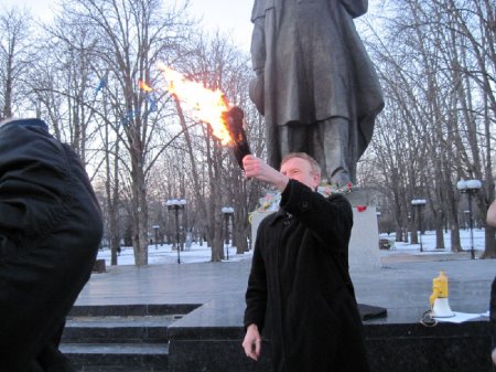 В Луганске сожгли чучело «Танцующего Янека»
