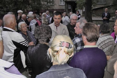 В Жовтневом районе Луганска  активно идет подготовка к субботнику