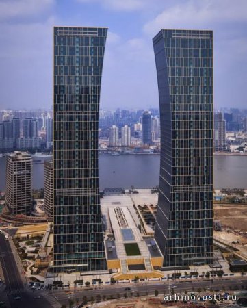Китай возвел к небу собственные башни-близнецы