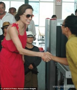 Анджелина Джоли больна анорексией и весит 44 килограмма