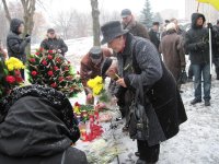 В Луганске руководители области (кроме Голенко), БЮТ, УНП и Фронт Змін почтили память жертв голодоморов