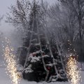 В Жовтневом районе Сергей Горохов зажег новогодние елки