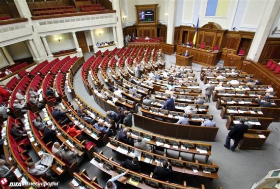 Около 100 депутатов приняли сегодня больше 50 законов (фото)