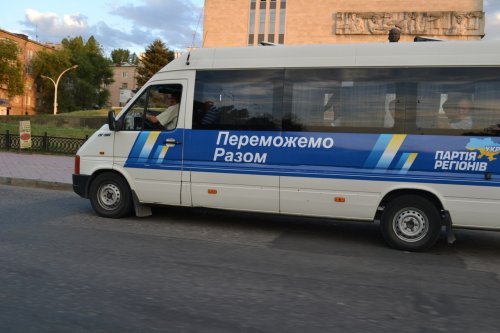 В Луганске Партия регионов отрицает очевидное нарушение закона со своей стороны