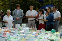 В Луганске отметили 74-летие Жовтневого района