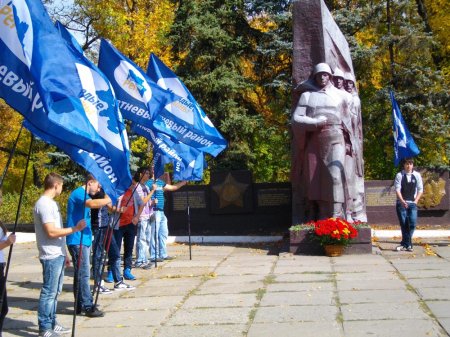 День партизанской славы в Луганске отметили флеш-мобом с воздушными шарами