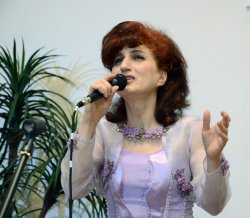 Оперная певица Сона Манукян выступила в Луганске с благотворительным рождественским концертом
