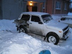 В Ровеньках Луганской области взорвали автомобиль на придомовой стоянке