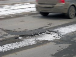 По данным ГАИ в Луганске треть дорог находится в неудовлетворительном состоянии