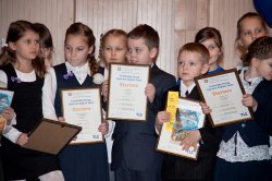 В Луганске 50 школьников получили Кембриджские сертификаты подтверждающие знание английского языка