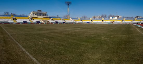 В Луганске поле стадиона Авангард готовят к матчу с «Говерлой»