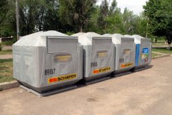 В Луганске установили новые контейнеры для раздельного сбора твердых бытовых отходов