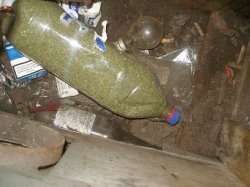Луганская СБУ разоблачила новый способ перевозки наркотиков через границу - в бутылках