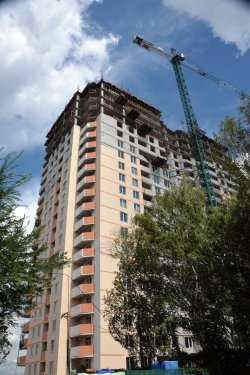 Заместитель мэра проверил, как проходит строительство новых жилых домов в Луганске