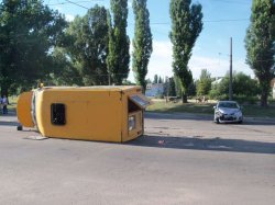 В Луганске перевернулась маршрутка с пассажирами