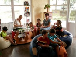 В луганской юношеской библиотеке читателей угощали любимым коктейлем Хемингуэя