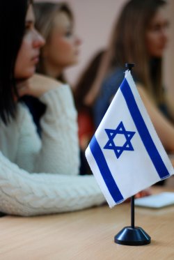 Студенты ЛНУ смогут поехать учиться и стажироваться в Израиль