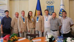 Янукович наградил спортсменов и тренеров Луганского регионального центра «Инваспорт» государственными наградами