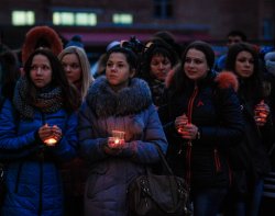 Студенты ЛНУ создали «живой» символ в память умерших от СПИДа