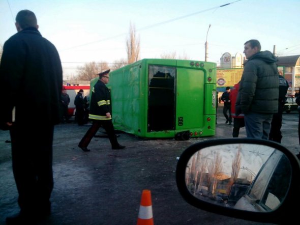 В Луганске рано утром перевернулся пассажирский автобус - 18 пострадавших