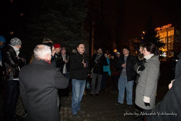 В Луганске местные «титушки» напали на мирную акцию