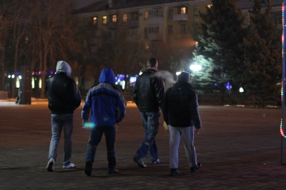 В Луганске местные «титушки» напали на мирную акцию