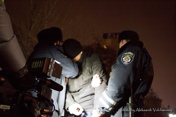 В Луганске местные «титушки» напали на мирную акцию