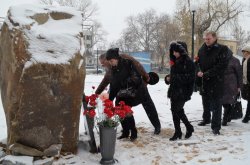В Луганске почтили память погибших при взрыве в больнице №7