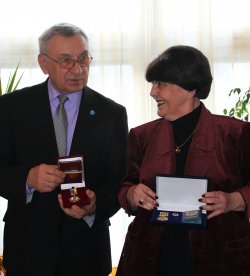 Основоположник Луганской философской школы Виктория Суханцева награждена двумя медалями