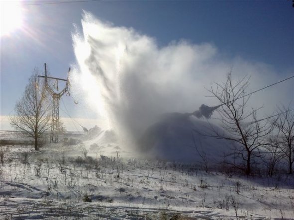В Луганской области порыв на водоводе вывел из строя высоковольтную линию электропередач