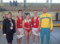 Сборная Луганской области завоевала серебро на Чемпионате Украины по прыжкам на батуте 