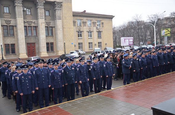 Луганская милиция вышла помолчать за мир и порядок в Украине