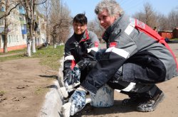 В Луганской области на уборку Большого Краснодона вышли волонтеры «Краснодонугля»