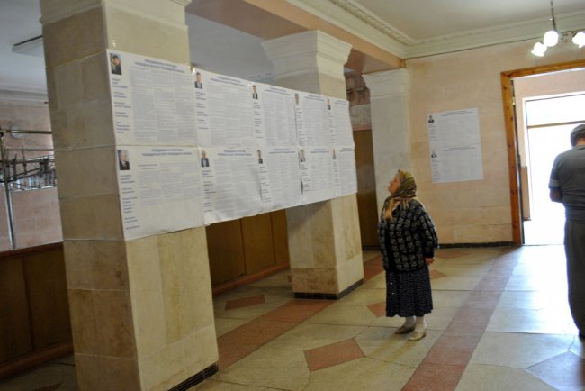 Война, мир и выборы. Как голосовала Луганщина в условиях противостояния (ФОТОРЕПОРТАЖ)