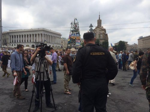 На Майдані батальон "Донбас" зібрав чотири автобуси добровольців (ФОТО)