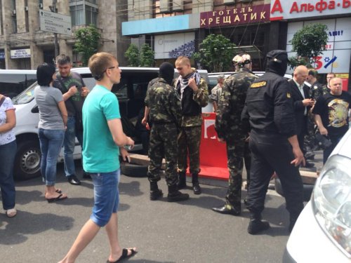 На Майдані батальон "Донбас" зібрав чотири автобуси добровольців (ФОТО)