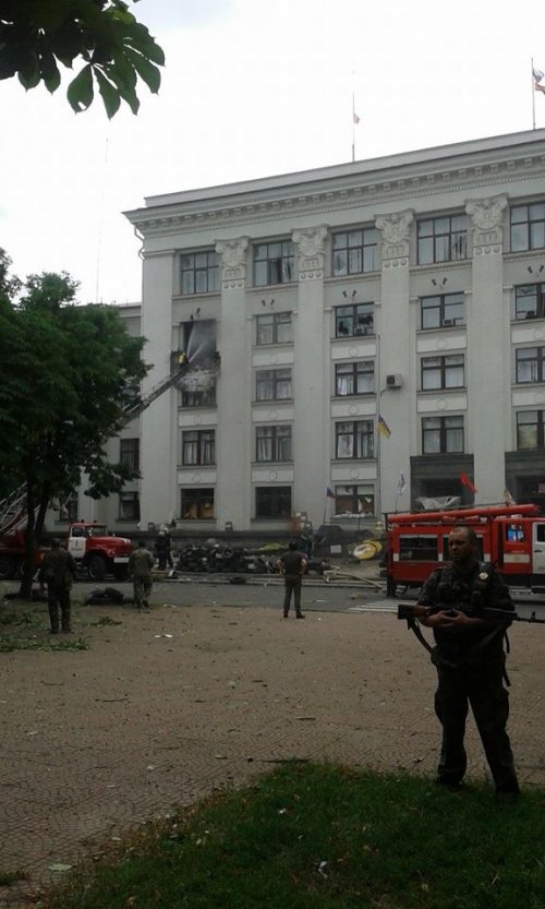 В Луганске с самолета был нанесен удар по зданию облгосадминистрации (ФОТО, ВИДЕО) обновляется