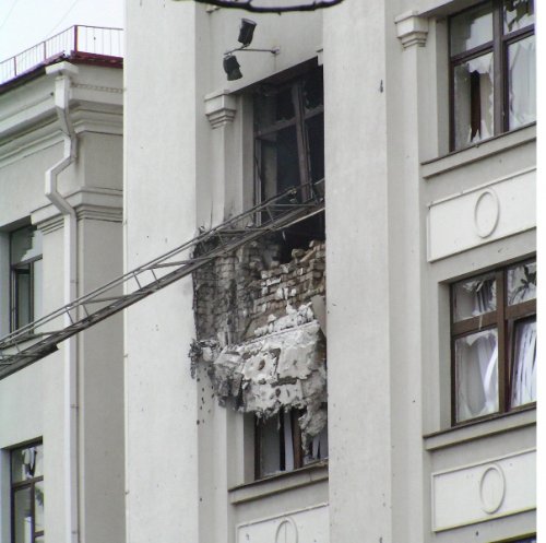 Версии взрыва в Луганской ОГА: от авиаудара до… кондиционера (ФОТО)