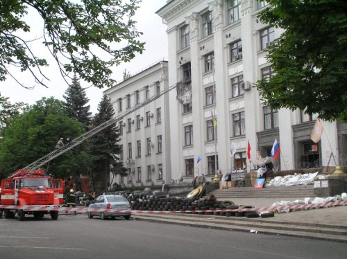 Версии взрыва в Луганской ОГА: от авиаудара до… кондиционера (ФОТО)