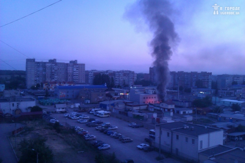 В Луганске на Мирном сгорели два бара (ФОТО)