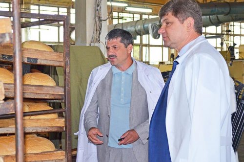 Мэр Кравченко заверяет, что в Луганске не будет перебоев с хлебом (ФОТО)