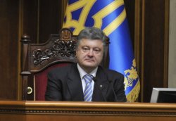 Порошенко созывает СНБО и обещает ответить боевикам за Луганск