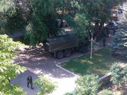 В Луганске сепаратисты заняли студгородок ВУНУ и устанавливают зенитки неподалеку от жилых домов. ФОТО