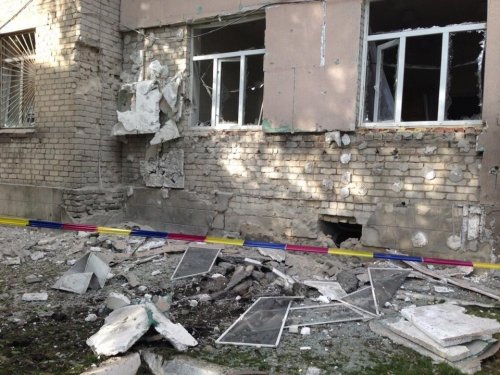 В Луганске под обстрел попала онкологическая клиника (Фотофакт)