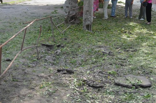 В Луганске упал снаряд в нескольких метрах от школы (ФОТО)