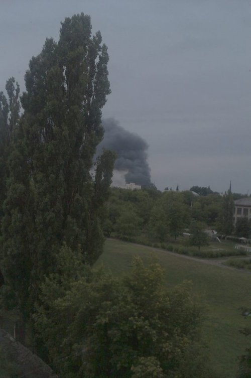 День огня и дыма. Луганск под обстрелом (ФОТО, ВИДЕО)