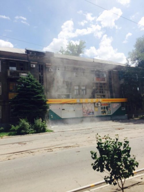 В Луганске два дома на улице Кирова попали под обстрел. Погибла женщина (ФОТО, ВИДЕО)